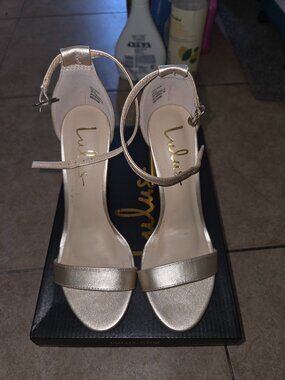 Lulu Taylor gold heels
